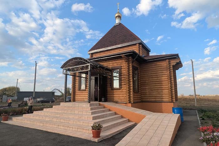 Митрополит Александр совершил малое освящение Никольского храма в селе Владимировка