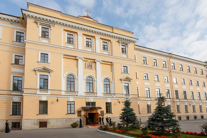 Митрополит Александр посетил Санкт-Петербургскую Духовную Академию и встретился с ректором духовных школ города на Неве – епископом Петергофским Силуаном