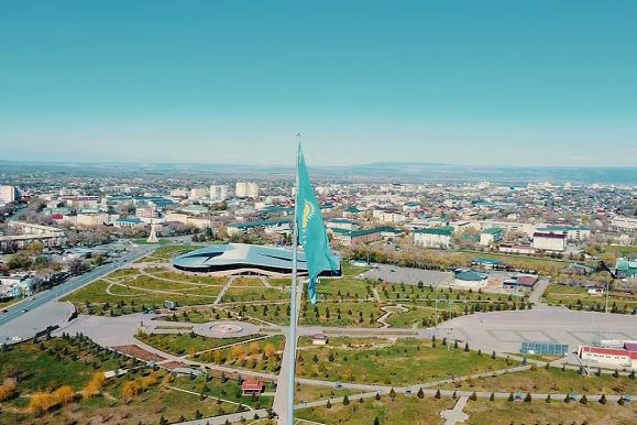 Глава Митрополичьего округа посетил строящийся Богородице-Рождественский кафедральный собор Талдыкоргана и встретился с заместителем акима Жетысуской области Д.Р. Есдаулетовым