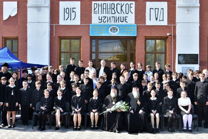 Митрополит Александр посетил гуманитарно-технический колледж города Петропавловска и гимназию во имя преподобного Сергия Радонежского