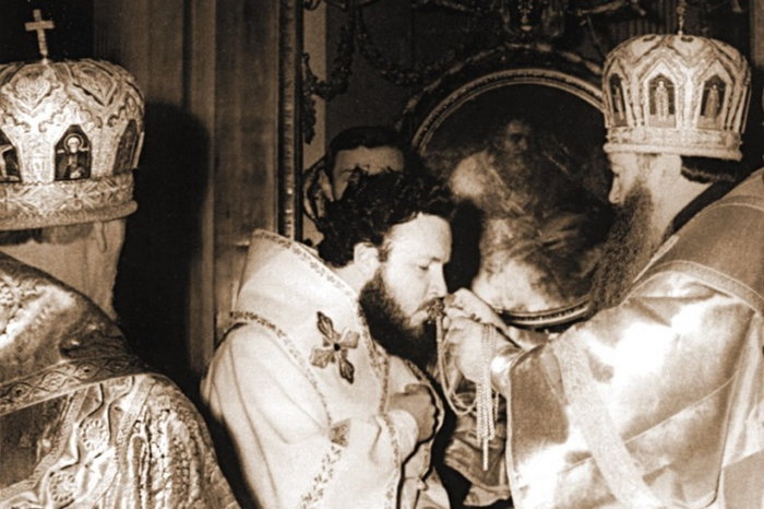 Глава Казахстанского Митрополичьего округа поздравил Святейшего Патриарха Московского и всея Руси Кирилла с 50-летием архипастырской хиротонии