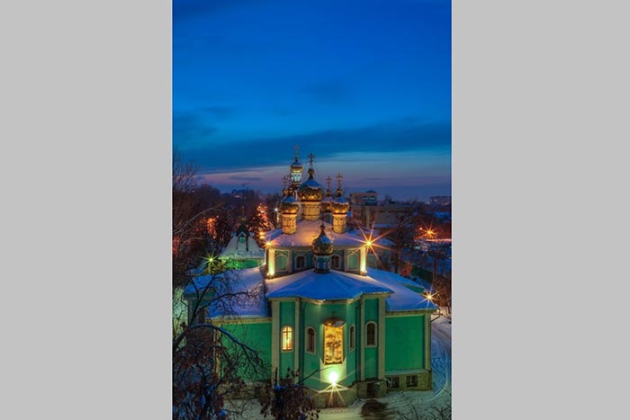 В канун дня памяти святителя Николая Чудотворца митрополит Александр совершил всенощное бдение в Никольском соборе Алма-Аты