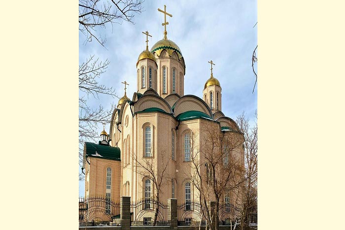 Духовные торжества по случаю 15-летия учреждения Карагандинской епархии. Митрополит Александр совершил Литургию в Троице-Севастиановском соборе Караганды