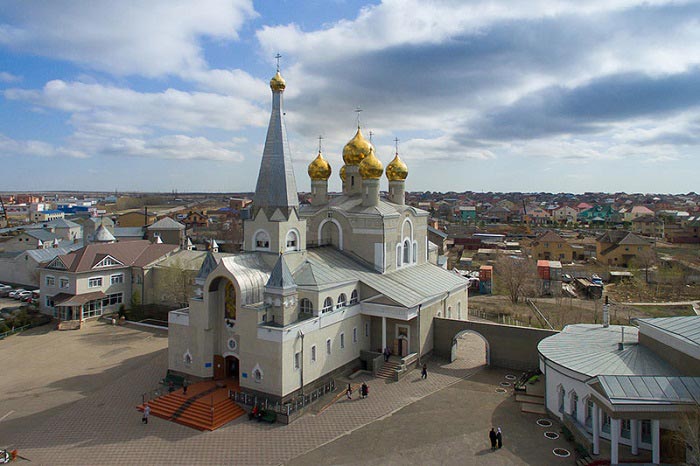 Карагандинская епархия оказывает поддержку семьям жертв трагедии на шахте Костенко
