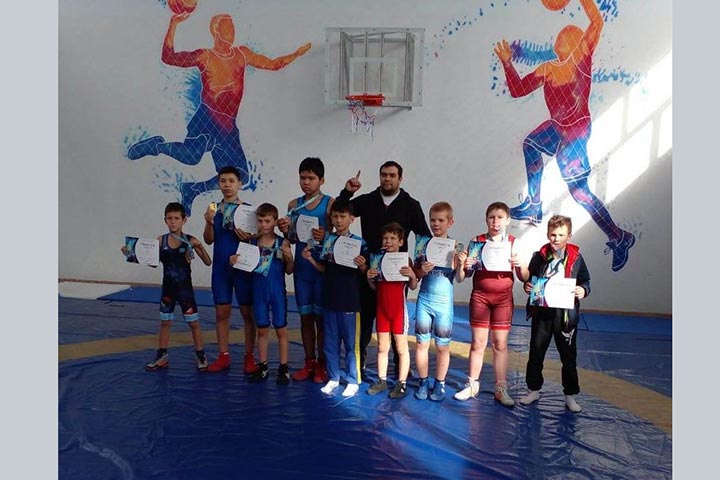Воспитанники спортивного клуба «Невский» завоевали восемь медалей на детском турнире по вольной борьбе