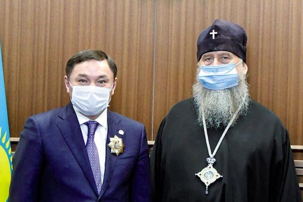 Аким Акмолинской области Е.Б. Маржикпаев удостоен высокой награды Православной Церкви Казахстана