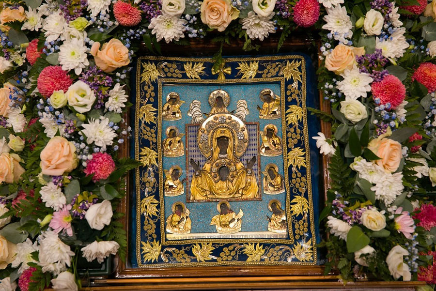 В Софийском соборе Алма-Аты молитвенно почтили икону Пресвятой Богородицы «Знамение» Курская-Коренная