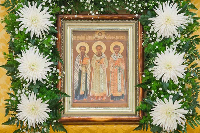 В праздник Трех Святителей Глава Православной Церкви Казахстана совершил Литургию в храме Христа Спасителя города Алма-Аты