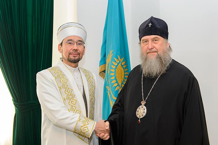 С праздником Рождества Христова и Новолетием православных верующих Казахстана поздравил Верховный муфтий страны