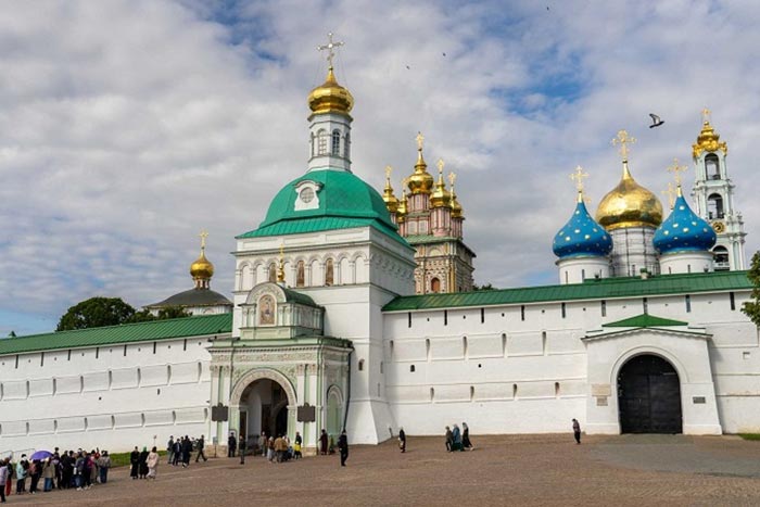 Глава Православной Церкви Казахстана совершил паломничество в Свято-Троицкую Сергиеву лавру