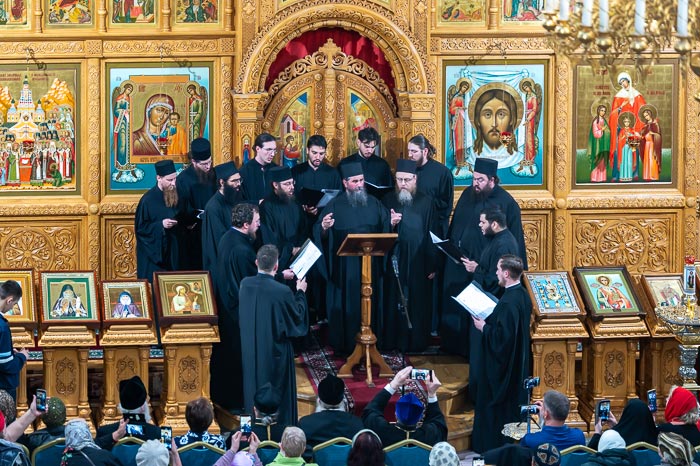 В Алма-Ате прошел пасхальный концерт византийского хора со святой Горы Афон