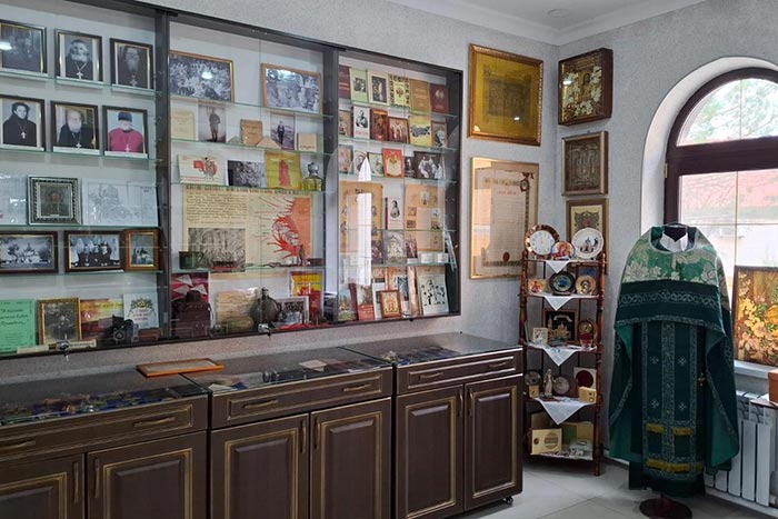 Предстоятель Православной Церкви Казахстана ознакомился с обновленными экспозициями церковно-археологического музея Петропавловской епархии