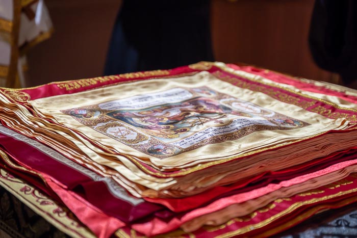 Митрополит Александр совершил чин освящения антиминсов для храмов Казахстанского Митрополичьего округа