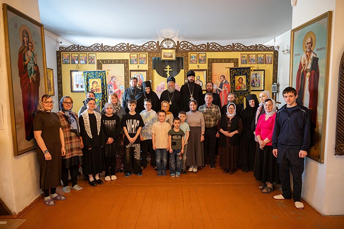 Глава Митрополичьего округа ознакомился с ходом восстановления комплекса Иверско-Петропавловского женского монастыря в поселке Октябрьское