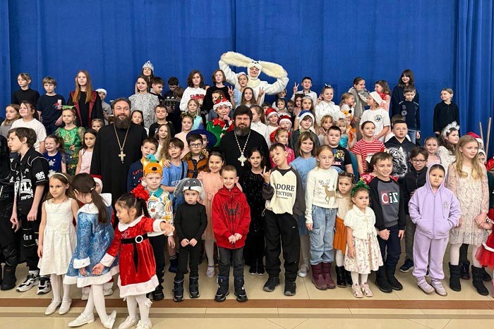 В духовно-культурном центре Астаны прошли Рождественские митрополичьи елки