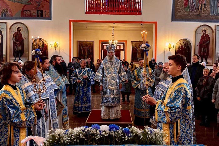 Служение викариев Астанайской епархии в праздник Введения во храм Пресвятой Богородицы 