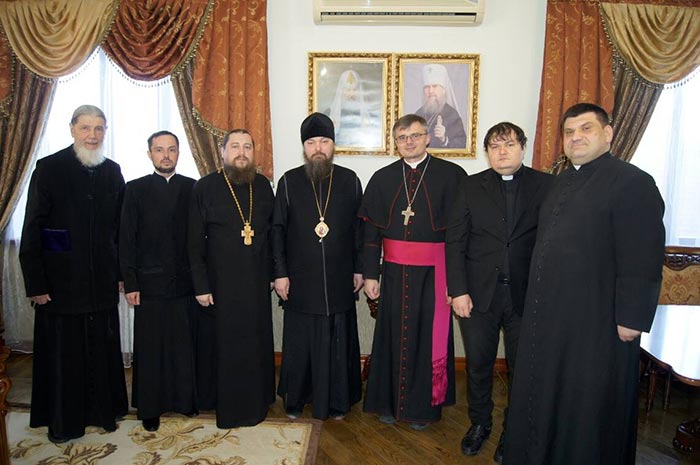 Состоялась встреча епископа Уральского и Атырауского Вианора с делегацией Римско-Католической Церкви