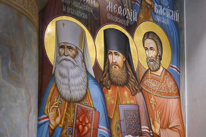 Глава Митрополичьего округа освятил новосозданные росписи алтаря Казанского собора города Алма-Аты