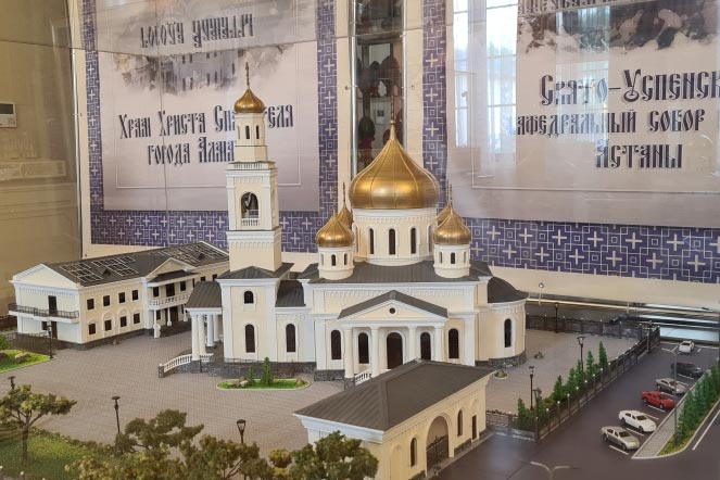 Глава Митрополичьего округа посетил строящийся Богородице-Рождественский кафедральный собор в Талдыкоргане