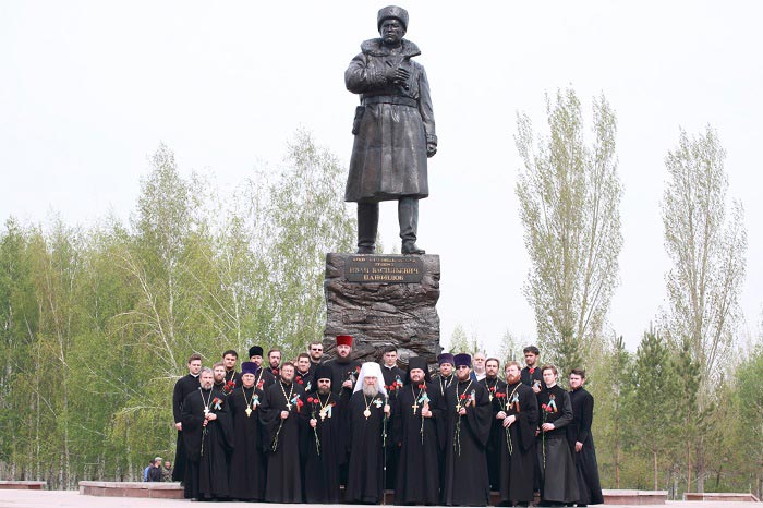 Глава Православной Церкви Казахстана и духовенство казахстанской столицы почтили память героев Великой Отечественной войны