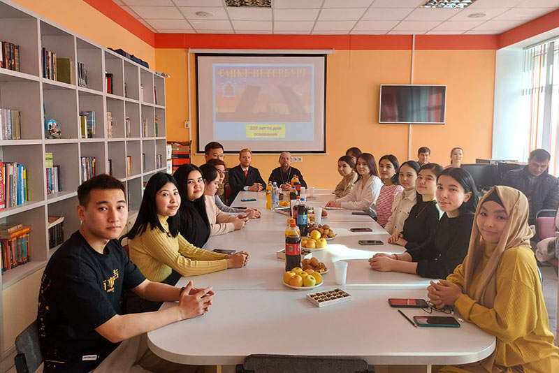 Епископ Каскеленский Геннадий выступил перед студентами Казахского национального университета