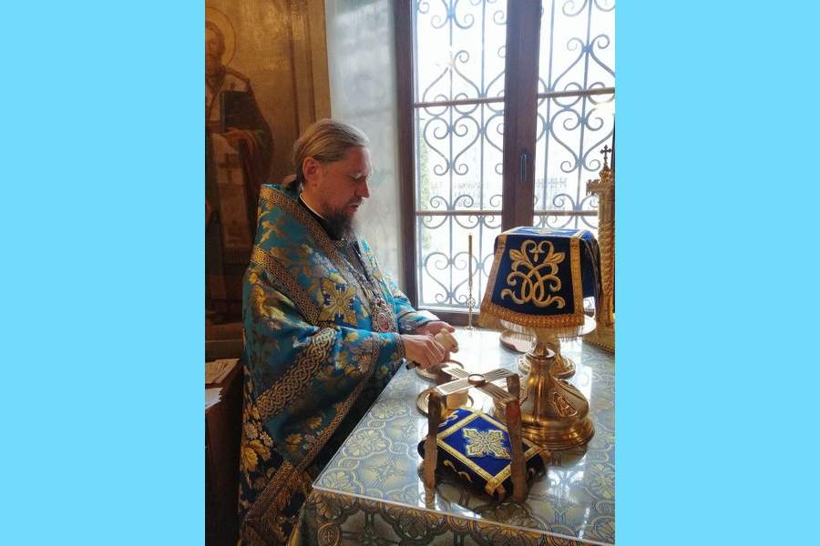 В праздник Благовещения Пресвятой Богородицы епископ Геннадий совершил Литургию в храме Представительства Казахстанского Митрополичьего округа в Москве