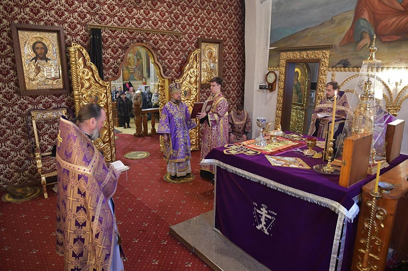 В неделю 2-ю Великого поста епископ Геннадий возглавил Литургию в Никольском соборе Алма-Аты