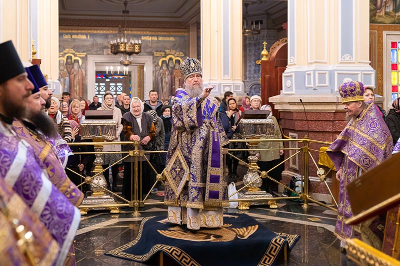 Второе воскресенье Великого поста. Митрополит Александр совершил Литургию в Вознесенском кафедральном соборе Алма-Аты