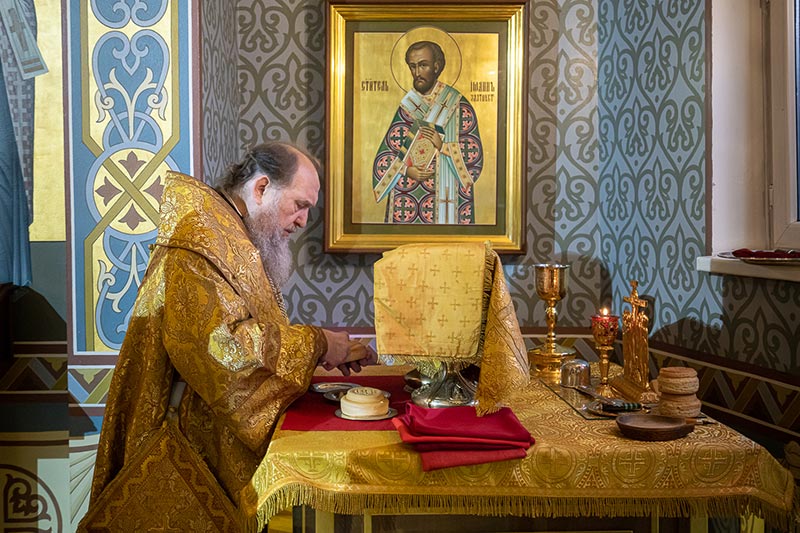 Глава Казахстанского Митрополичьего округа совершил Литургию в Матронинском храме Южной столицы