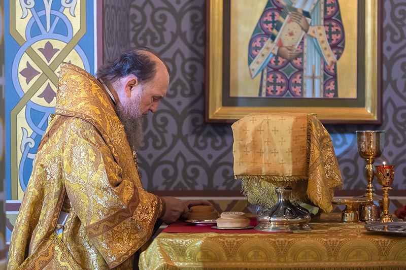 Глава Казахстанского Митрополичьего округа совершил Божественную Литургию в Матронинском храме Южной столицы