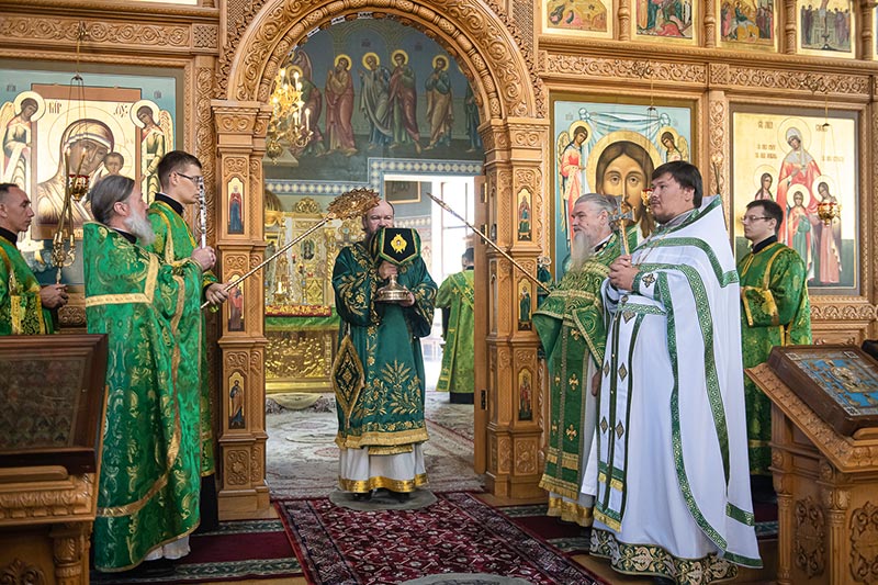 В день памяти преподобного Серафима Саровского епископ Талдыкорганский Нектарий совершил Литургию в Иверско-Серафимовском монастыре Алма-Аты
