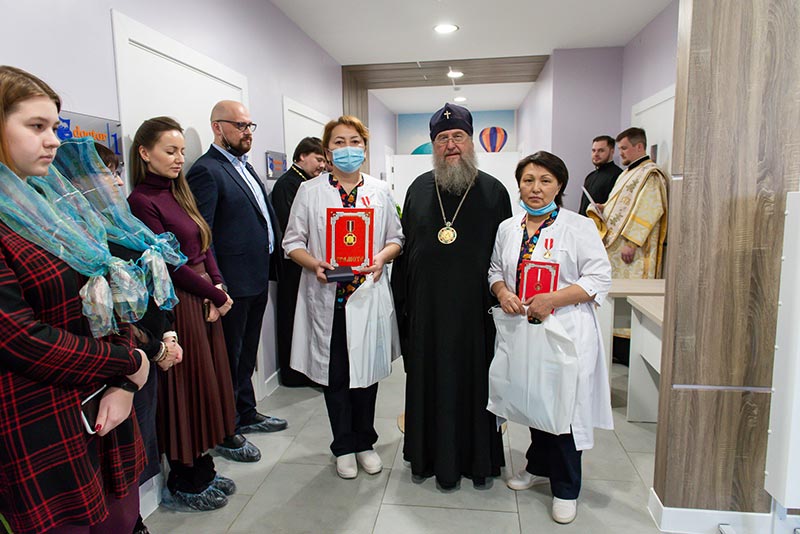 Митрополит Астанайский и Казахстанский Александр освятил детскую глазную клинику «Lucy» 
