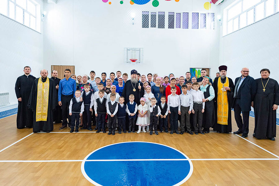 Митрополит Александр освятил новопостроенный спортивный комплекс детского дома «Солнышко» православной Обители милосердия