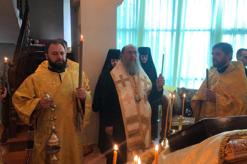 В день национального траура митрополит Александр совершил литию по казахстанцам, скончавшимся от коронавирусной инфекции