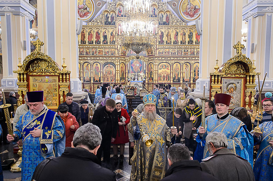 В канун недели о блудном сыне митрополит Александр совершил всенощное бдение в Вознесенском кафедральном соборе Алма-Аты