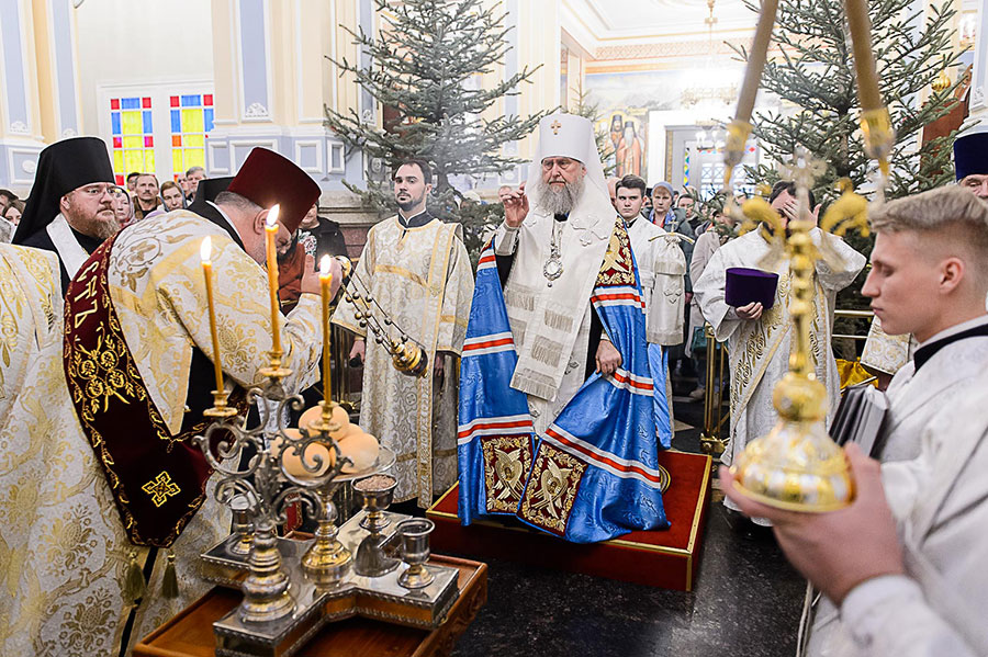 В канун праздника Рождества Христова Глава Православной Церкви Казахстана совершил всенощное бдение в Вознесенском кафедральном соборе Алма-Аты