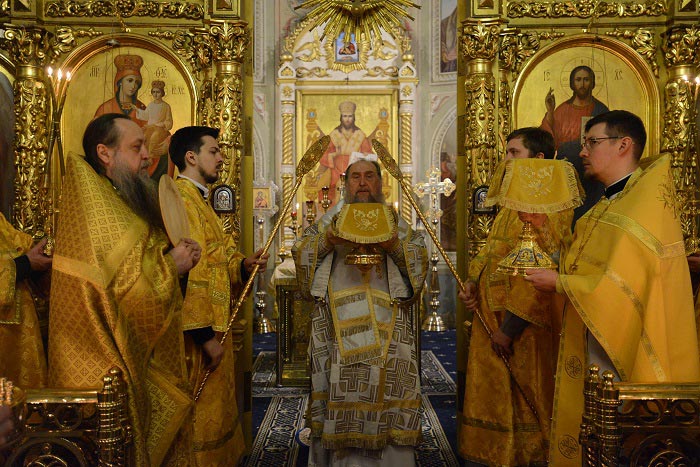 В день памяти святителя Николая Чудотворца митрополит Александр совершил Литургию в Представительстве Митрополичьего округа в Москве