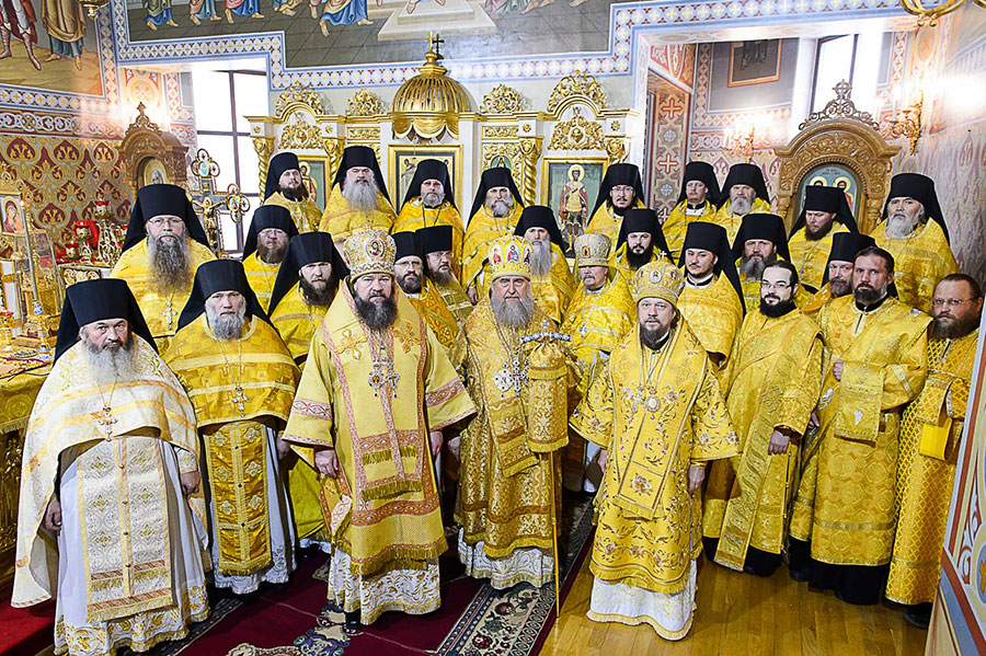 Митрополит Александр совершил Литургию с участием всех монашествующих Алма-Атинской епархии