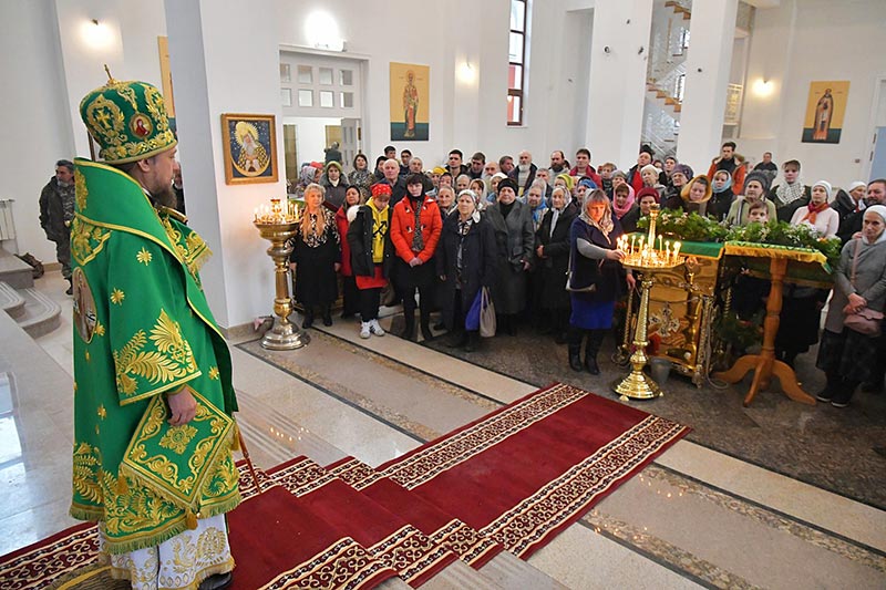 Епископ Каскеленский Геннадий совершил первую Литургию в строящемся Александро-Невском храме города Алма-Аты