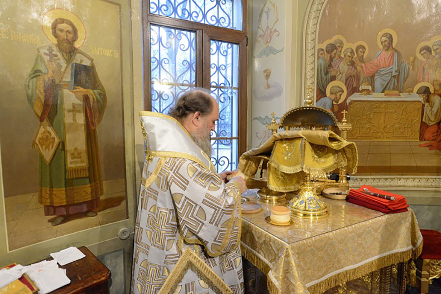 В первый воскресный день Рождественского поста митрополит Александр совершил Литургию в Представительстве Митрополичьего округа в Москве