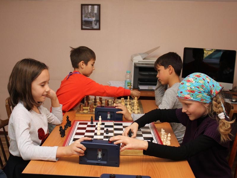 В Алма-Ате продолжает работу IХ детско-юношеский фестиваль земли Семиречья. Стали известны победители теннисного и шахматного турниров 