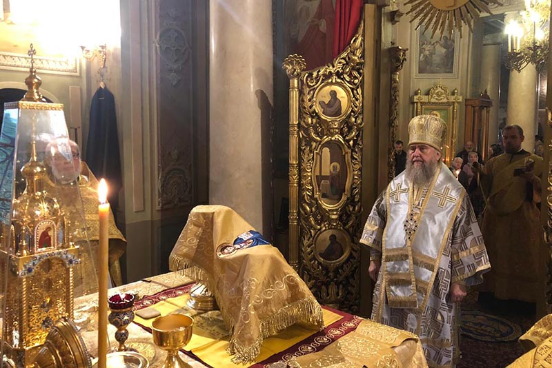 Митрополит Александр совершил воскресную Литургию в храме Представительства Митрополичьего округа в Москве