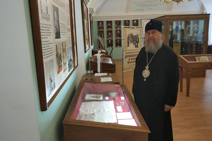 Митрополит Александр посетил музей истории Санкт-Петербургской епархии