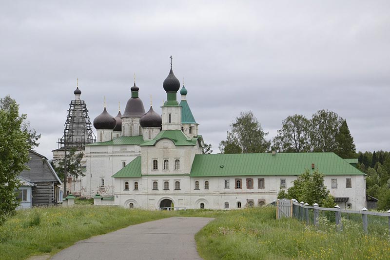 Глава Казахстанского Митрополичьего округа совершил паломничество в Антониево-Сийский монастырь