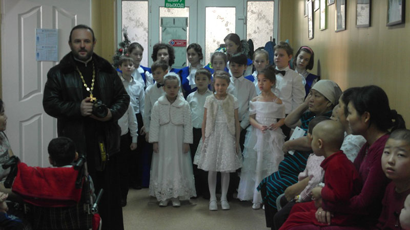 Воспитанники Центральной воскресной школы выступили с Рождественским концертом в Казахском научно-исследовательском институте онкологии и радиологии