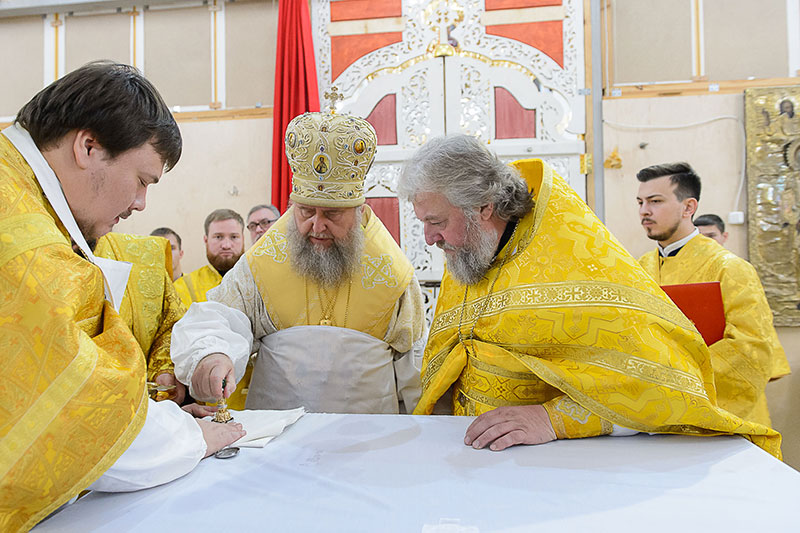 Митрополит Астанайский и Казахстанский Александр совершил великое освящение Петропавловского храма города Алма-Аты
