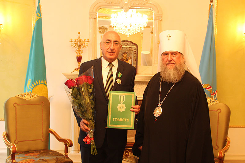 Посол Армении в Казахстане удостоен высокой церковной награды