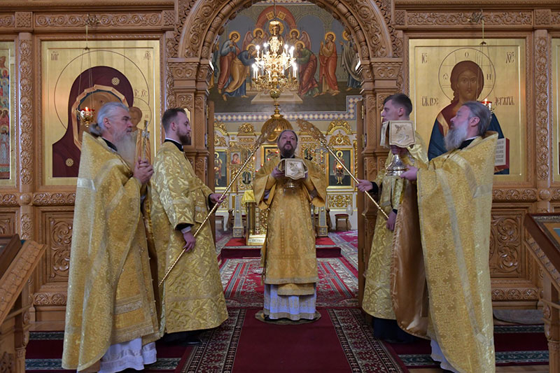 В Иверско-Серафимовском женском монастыре Алма-Аты совершено архиерейское богослужение