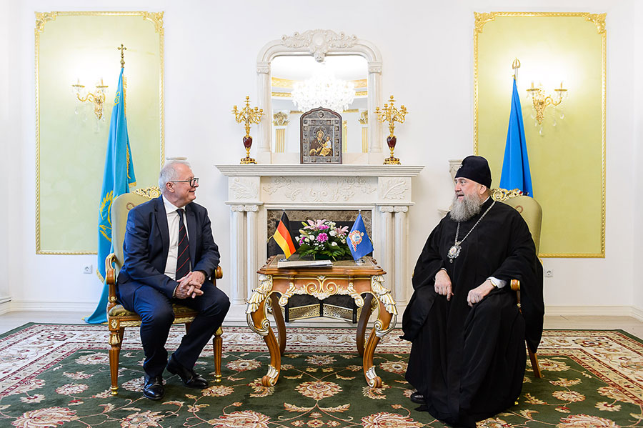 Митрополит Александр и посол Германии в Казахстане Т. Клиннер обсудили перспективы сотрудничества Казахстанского Митрополичьего округа и дипломатической миссии 