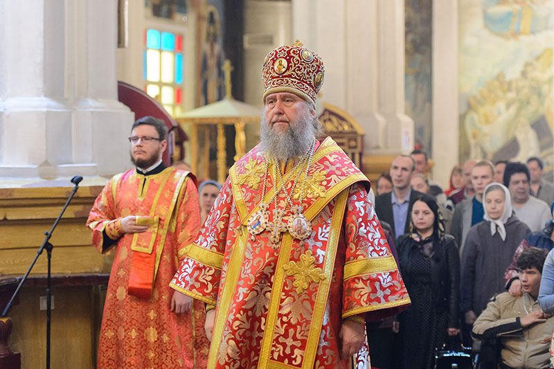 В неделю о расслабленном митрополит Александр совершил Литургию в Вознесенском кафедральном соборе Алма-Аты